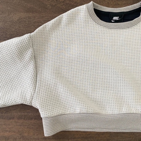 Nike Cropped Sweatshirt in Medium - Picture 5 of 6